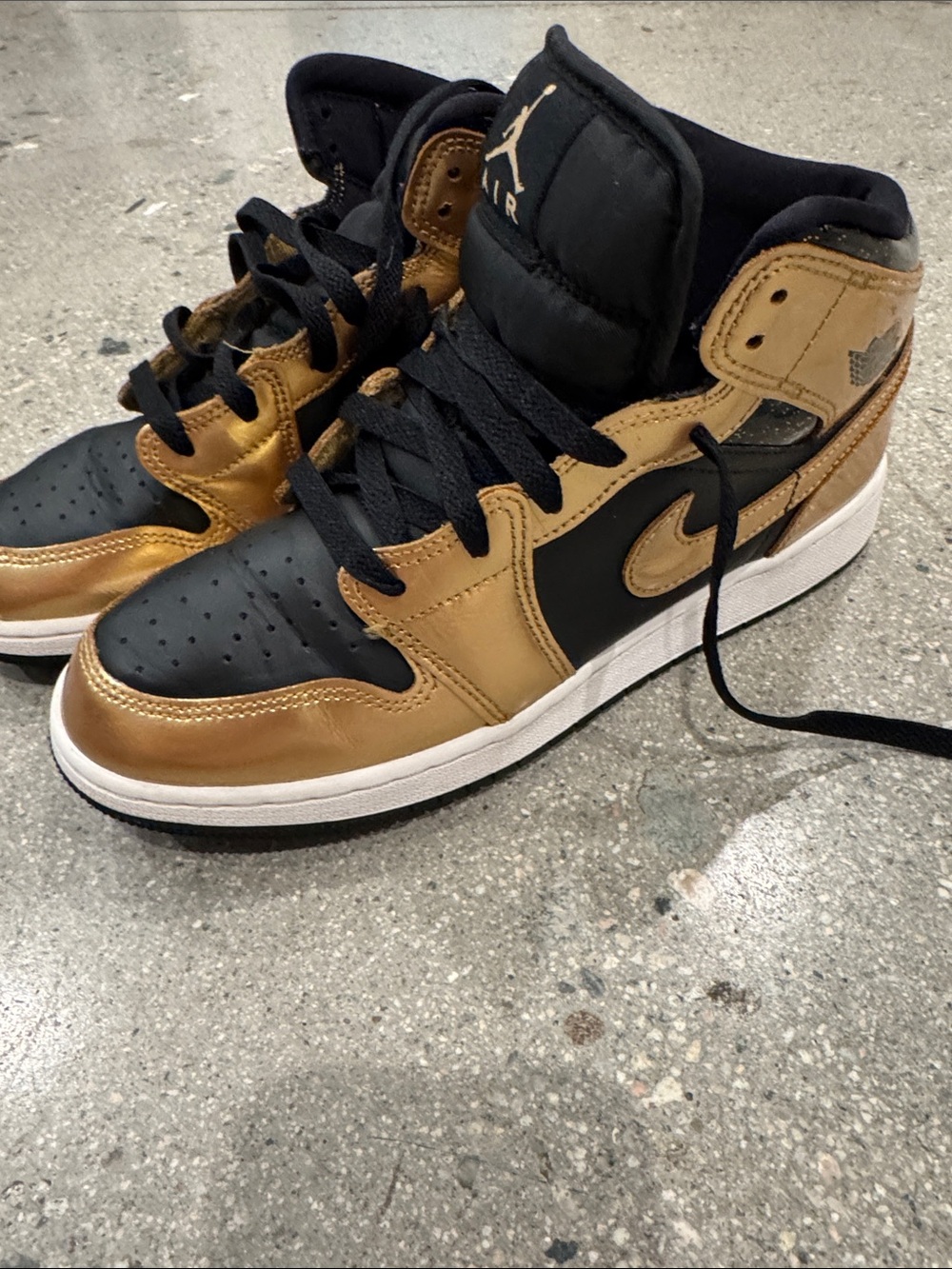 Nike Air Jordan Sneakers - Black/Gold
